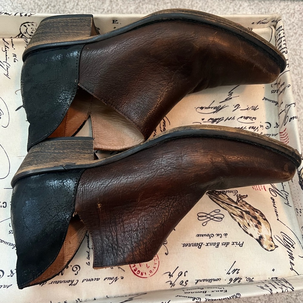 Veracruz two-toned leather booties, size 38